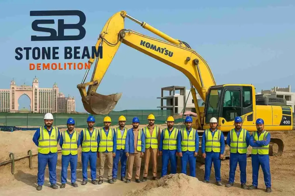 الصفحة الرئيسية موقع هدم مؤمن تابع لشركة ”ستون بيم ديموليشن“ مزود بشبكات أمان خضراء وسياج محيطي في دبي